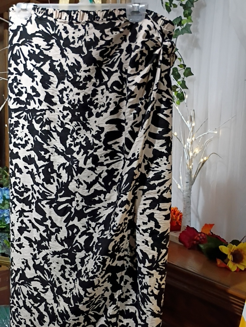 Ava & Viv Black and Cream Floral Maxi Skirt